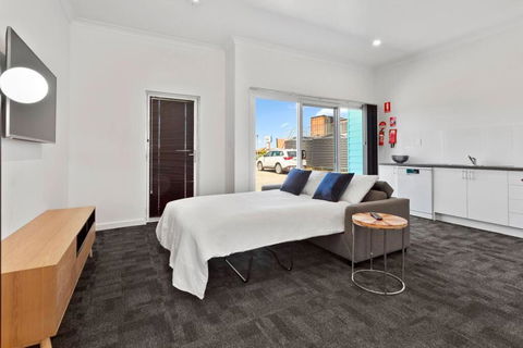 Port Lincoln Shark Apartment 5 - Rental Cars 3
