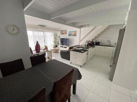 Port Lincoln Marina Waterfront Apartment - Rental Cars 2