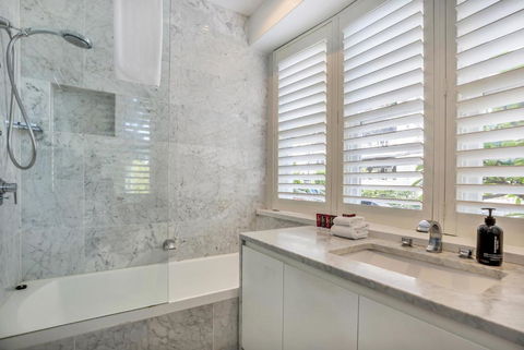 Premium Double Bay 3 Bedroom Apartment - Rental Cars 2