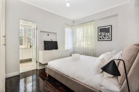 Premium Double Bay 3 Bedroom Apartment - Rental Cars 1