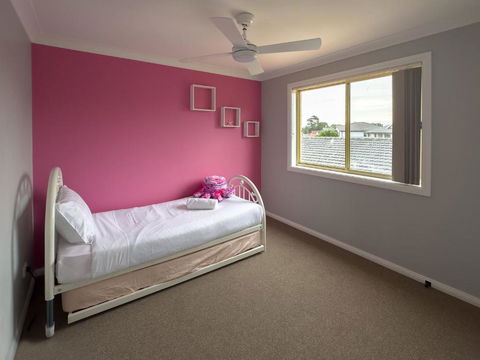 Prestons Dream Holiday 4 Bedroom - Rental Cars 1