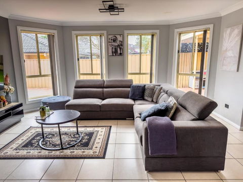 Prestons Dream Holiday 4 Bedroom - Rental Cars 3