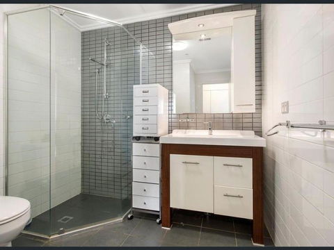 Private Room With Shared Washroom Only In 3bhk Apartment - Rental Cars 2