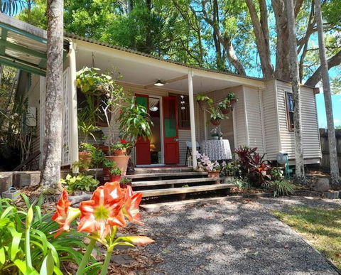 Quirky Cottage In Centre Of Maleny, Walk Everywhere - Rental Cars 0