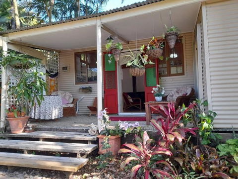 Quirky Cottage In Centre Of Maleny, Walk Everywhere - Rental Cars 2