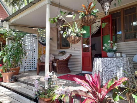 Quirky Cottage In Centre Of Maleny, Walk Everywhere - Rental Cars 3