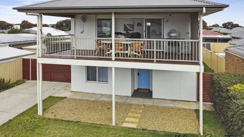 R & R Aldinga Beach By Wine Coast Holidays - Rental Cars 1