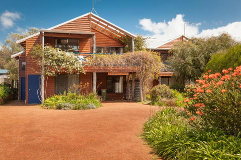 Rainbow House - Rental Cars 0