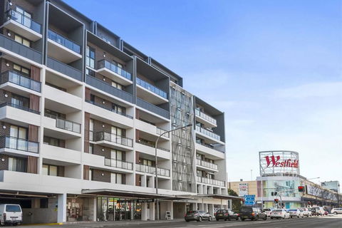 Astra Apartments Liverpool - Rental Cars 1