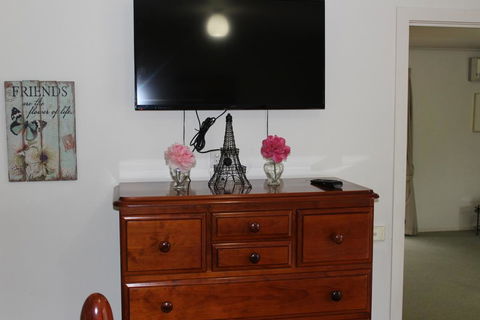 Australian Home Away Ringwood Bardia - Rental Cars 3