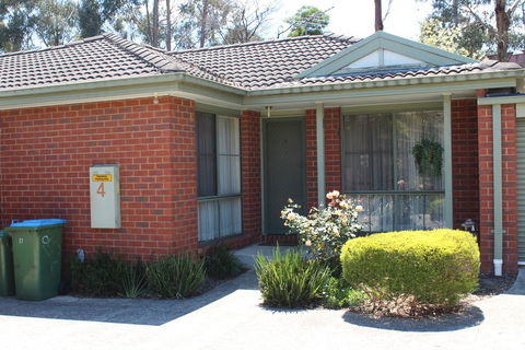 Australian Home Away Ringwood Bardia - Rental Cars 0