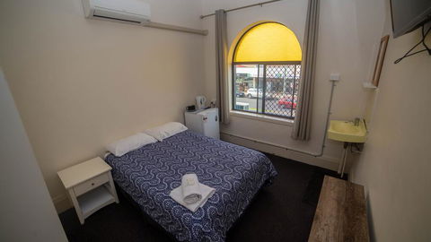 Australian Hotel - Rental Cars 2