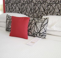 Avaleen Lodge Motor Inn - Rental Cars