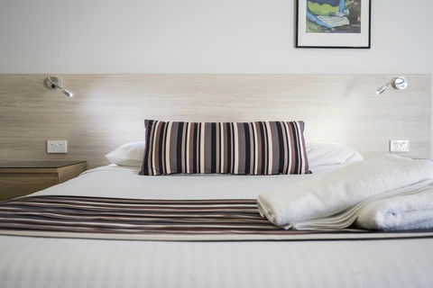 Avoca Beach Hotel - Rental Cars 3