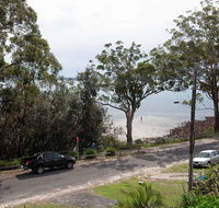 Baggies on Dutchies' 9 Burbong Street - large house with aircon boat parking  waterviews - Rental Cars
