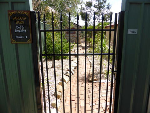 Barossa Barn Bed And Breakfast - Rental Cars 3