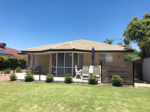 Beach House By The Bay - Rental Cars 2
