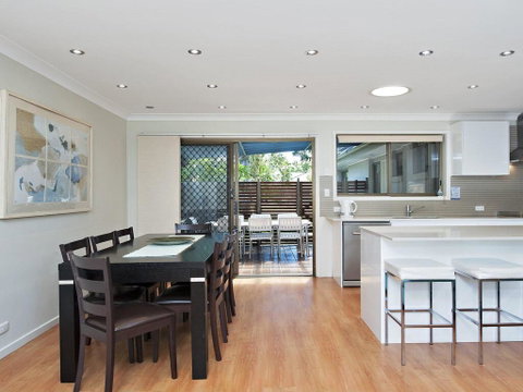 Beach House' 8 Mistral Close - Large House With Aircon - Rental Cars 1