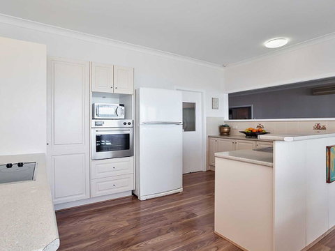 Beached Inn' 93 Foreshore Drive - Spacious Beach Front House - Rental Cars 2
