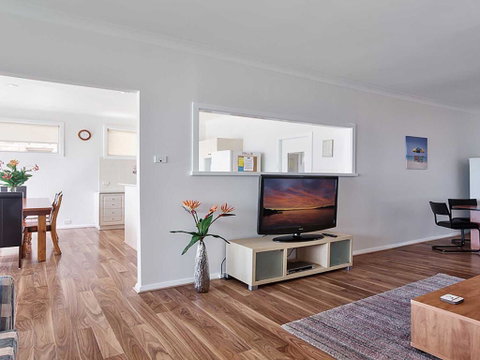 Beached Inn' 93 Foreshore Drive - Spacious Beach Front House - Rental Cars 3