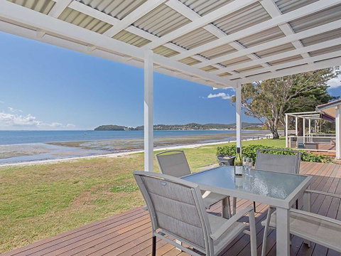 Beached Inn' 93 Foreshore Drive - Spacious Beach Front House - Rental Cars 0