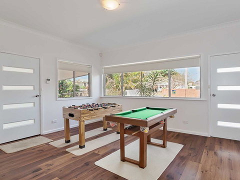Beached Inn' 93 Foreshore Drive - Spacious Beach Front House - Rental Cars 1