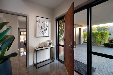 Retreat Lake Daylesford - Free Wifi - Rental Cars 1