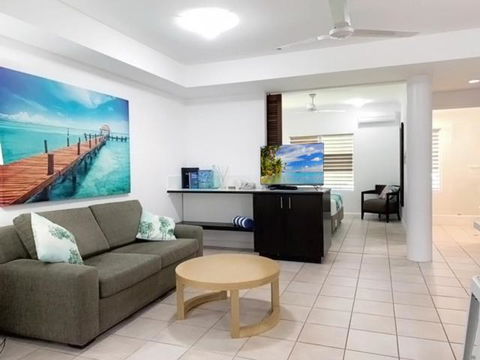 REEF RETREAT APARTMENTS PALM COVE Unit 12 - Rental Cars 0