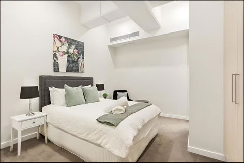 Renovated Warehouse Conversion In Heart Of Sydney - Rental Cars 3