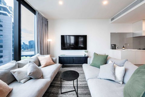 Resort Style Living 2 Bed Apt With Pool BBQ - Rental Cars 0