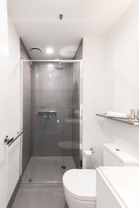Resort Style Living 2 Bed Apt With Pool BBQ - Rental Cars 2