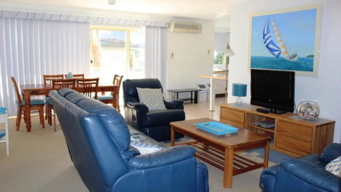 Rest At The Nest On Booner - Rental Cars 1
