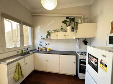 Retro Apt 6 Mins To Victoria Quay - Rental Cars 1