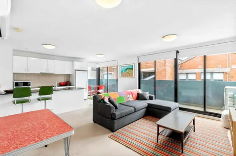 Right In The Centre Of Town - Rental Cars 1