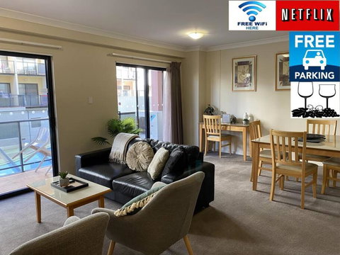 RIVERSIDE CITY VIEW PARKING NETFLIX WIFI WINE FREE - Rental Cars 0