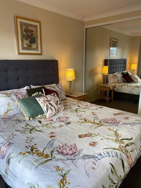 RIVERSIDE CITY VIEW PARKING NETFLIX WIFI WINE FREE - Rental Cars 1