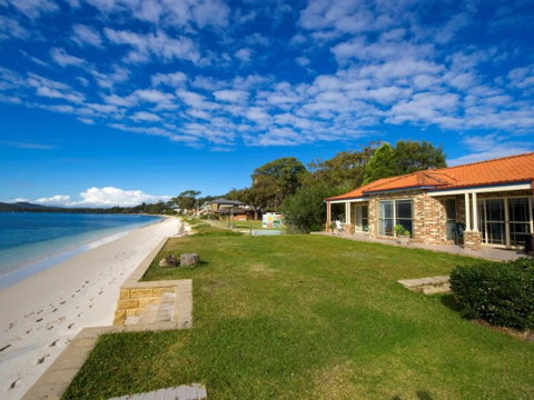 Salamander Beach Front - Rental Cars 0