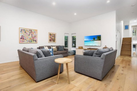 Russell Street Retreat - Rental Cars 2