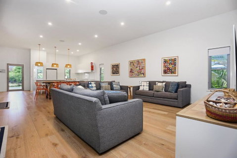 Russell Street Retreat - Rental Cars 0