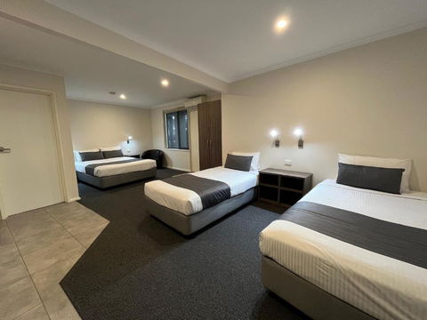 Ryley Motor Inn - Rental Cars 1