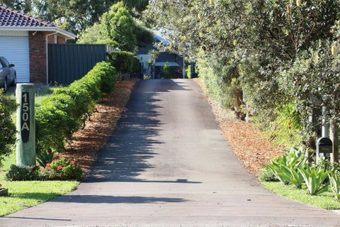 Salamander Bay Bed And Breakfast - Rental Cars 2