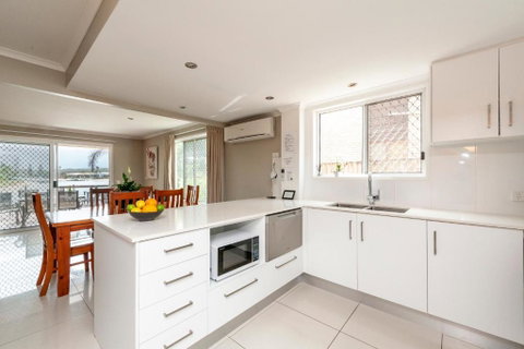 Saltwater Villas - Pet Friendly Accommodation - Rental Cars 3