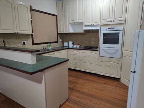 S&S Guest House - Rental Cars 3