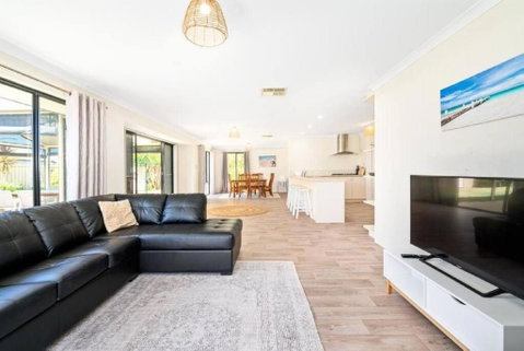 Sandpiper House - Family & Pet Friendly - Rental Cars 2