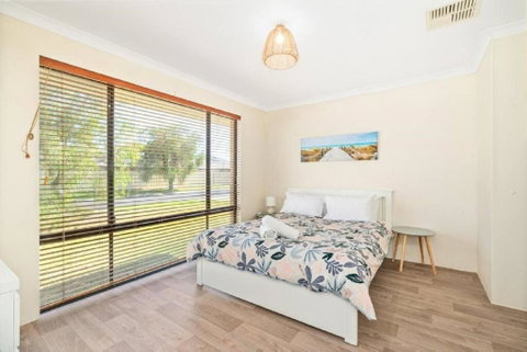 Sandpiper House - Family & Pet Friendly - Rental Cars 3