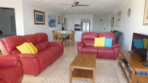 Sands 16, 20 - 22 Pacific Parade - Rental Cars 3