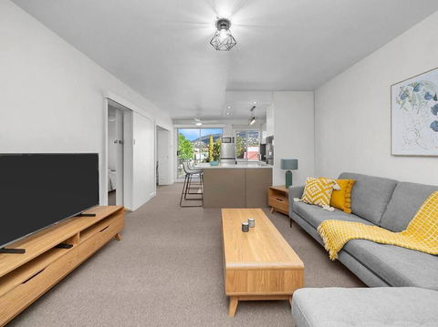 Sandy Bay Apartment With Hobart River View, Near UTAS - Stroll To Cafes And Shops - Rental Cars 2