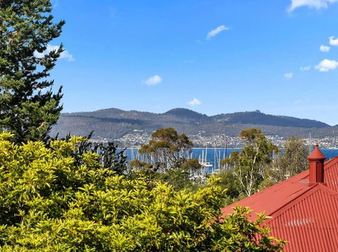 Sandy Bay Apartment With Hobart River View, Near UTAS - Stroll To Cafes And Shops - Rental Cars 1
