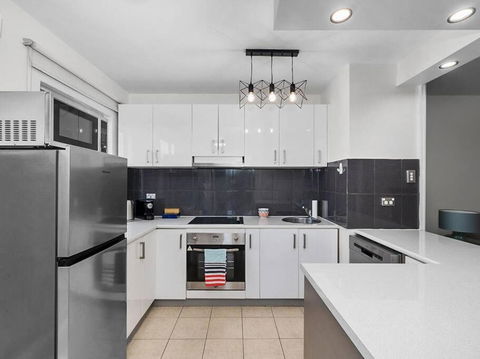 Sandy Bay Apartment With Hobart River View, Near UTAS - Stroll To Cafes And Shops - Rental Cars 3