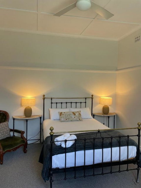 The Bolt Inn - Rental Cars 1